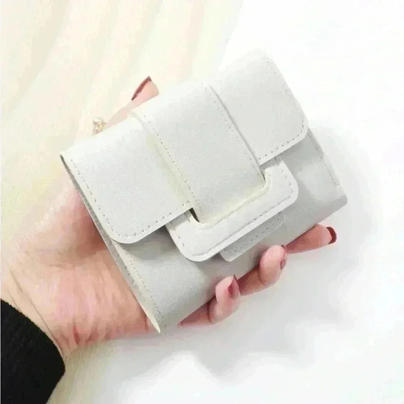 Handbags - ⚠️Clearance White Tri Fold Wallet / Cardholder